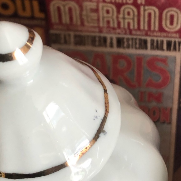 Vintage MCM 5 Inch Swirled Porcelain Floral Ginger Jars with Lids Set of 2 - Picture 2 of 7